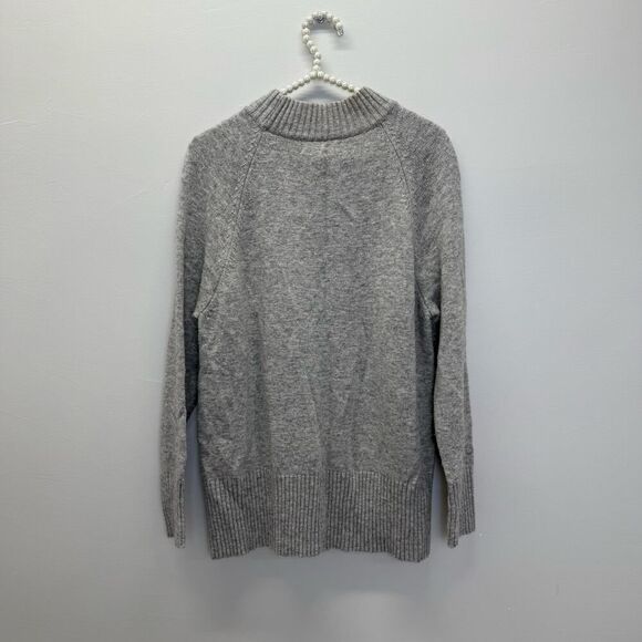 Victor Alfaro
Grey Mesh Front Sweater 💝 - Picture 4 of 11